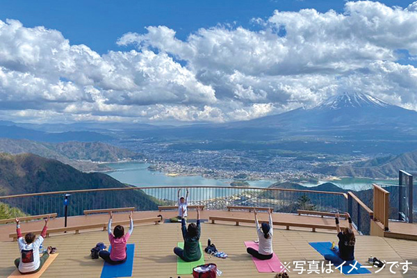 富士山のふもとでヨガ／Nipa yoga